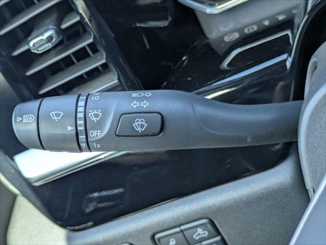 2025 GMC Sierra 1500 2WD Crew Cab Short Box SLT