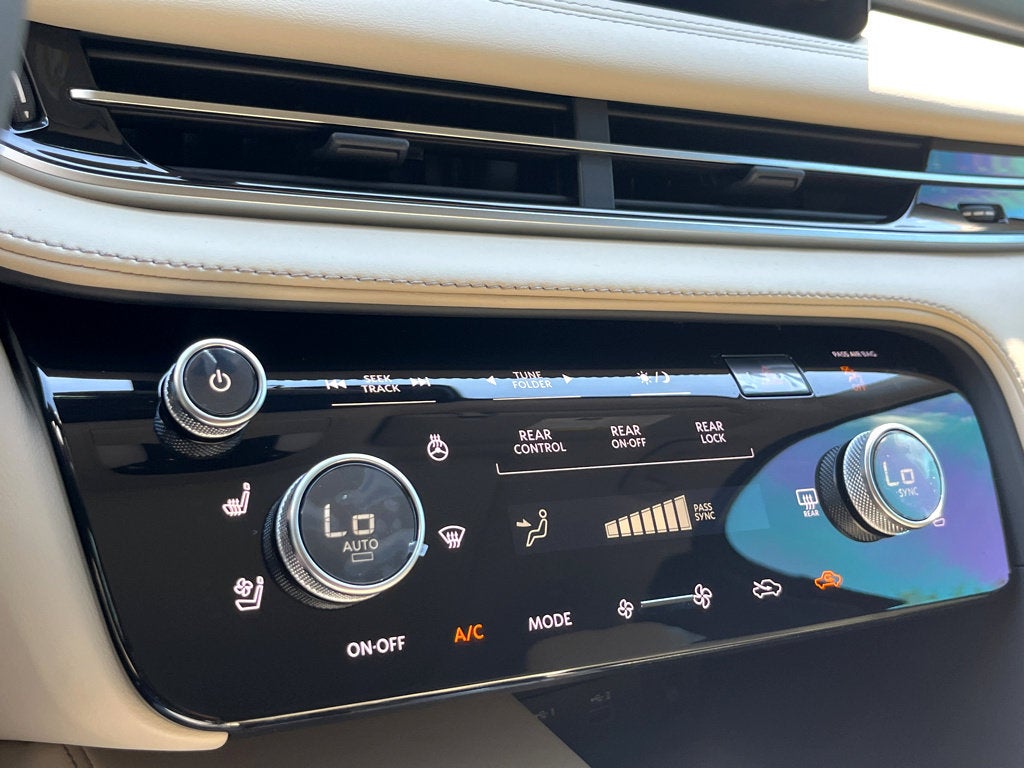 2025 INFINITI QX60 LUXE