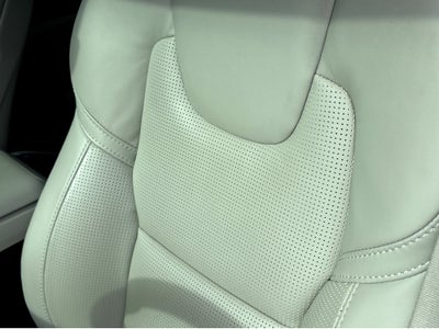 2023 Volvo XC60 Ultimate Bright Theme