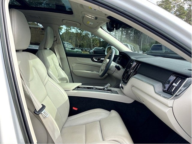 2023 Volvo XC60 Ultimate Bright Theme