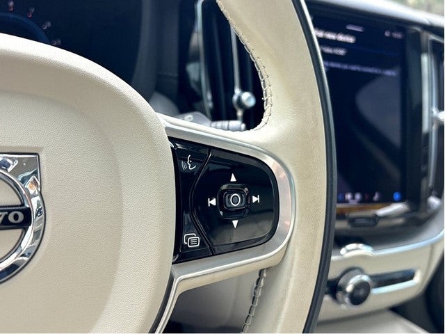 2023 Volvo XC60 Ultimate Bright Theme