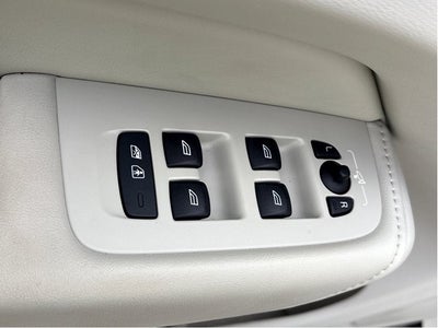 2023 Volvo XC60 Ultimate Bright Theme