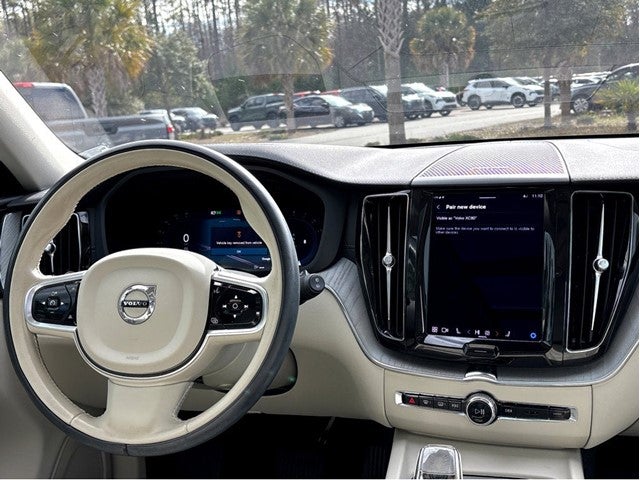 2023 Volvo XC60 Ultimate Bright Theme