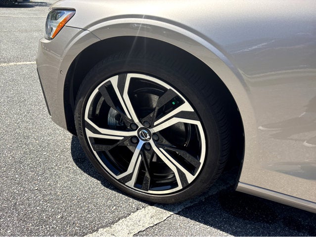 2024 Volvo S60 Ultimate Dark Theme