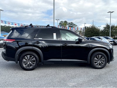 2022 Nissan Pathfinder SV