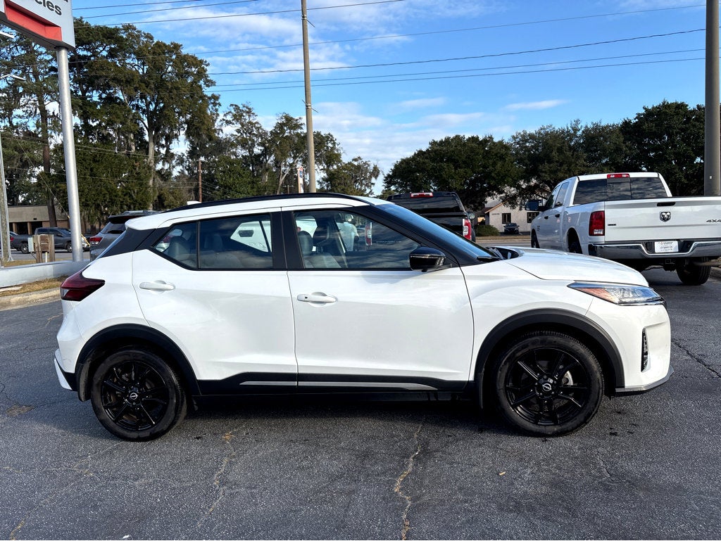 2023 Nissan Kicks SR