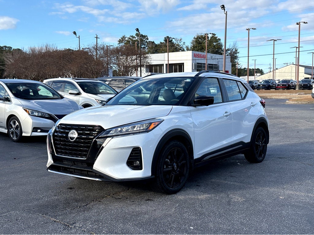 2023 Nissan Kicks SR
