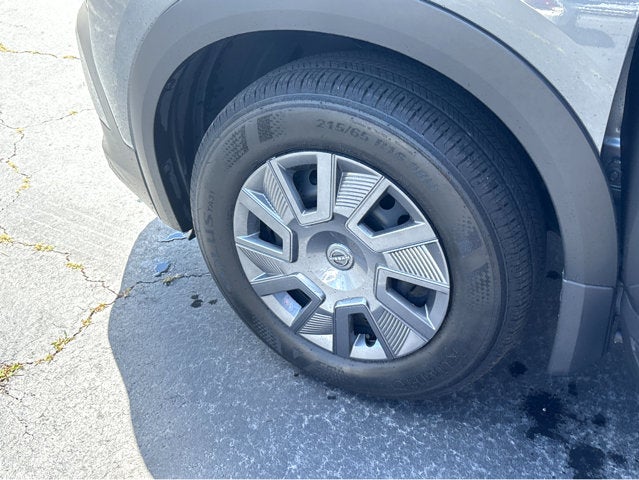 2025 Nissan Kicks S