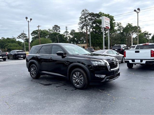 2025 Nissan Pathfinder S