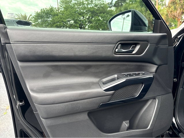 2025 Nissan Pathfinder S