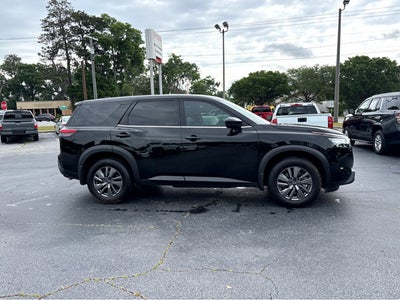 2025 Nissan Pathfinder S