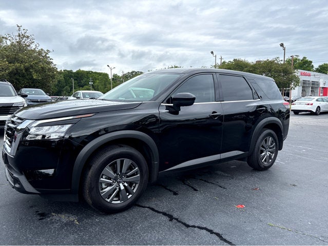 2025 Nissan Pathfinder S