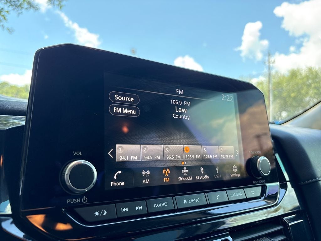 2025 Nissan Pathfinder SV
