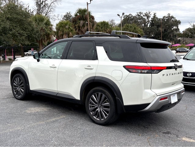 2023 Nissan Pathfinder SL