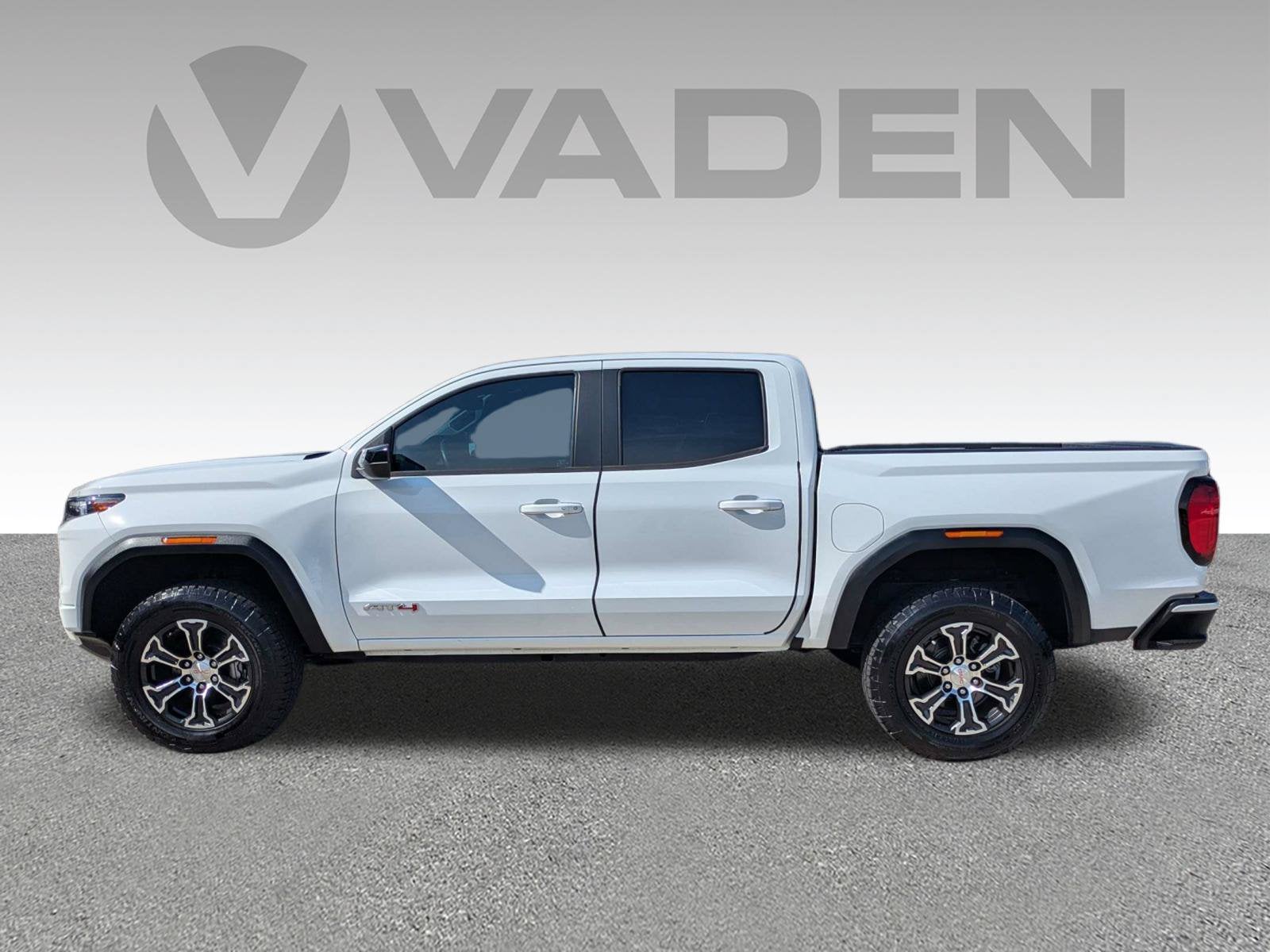 2023 GMC Canyon 4WD AT4