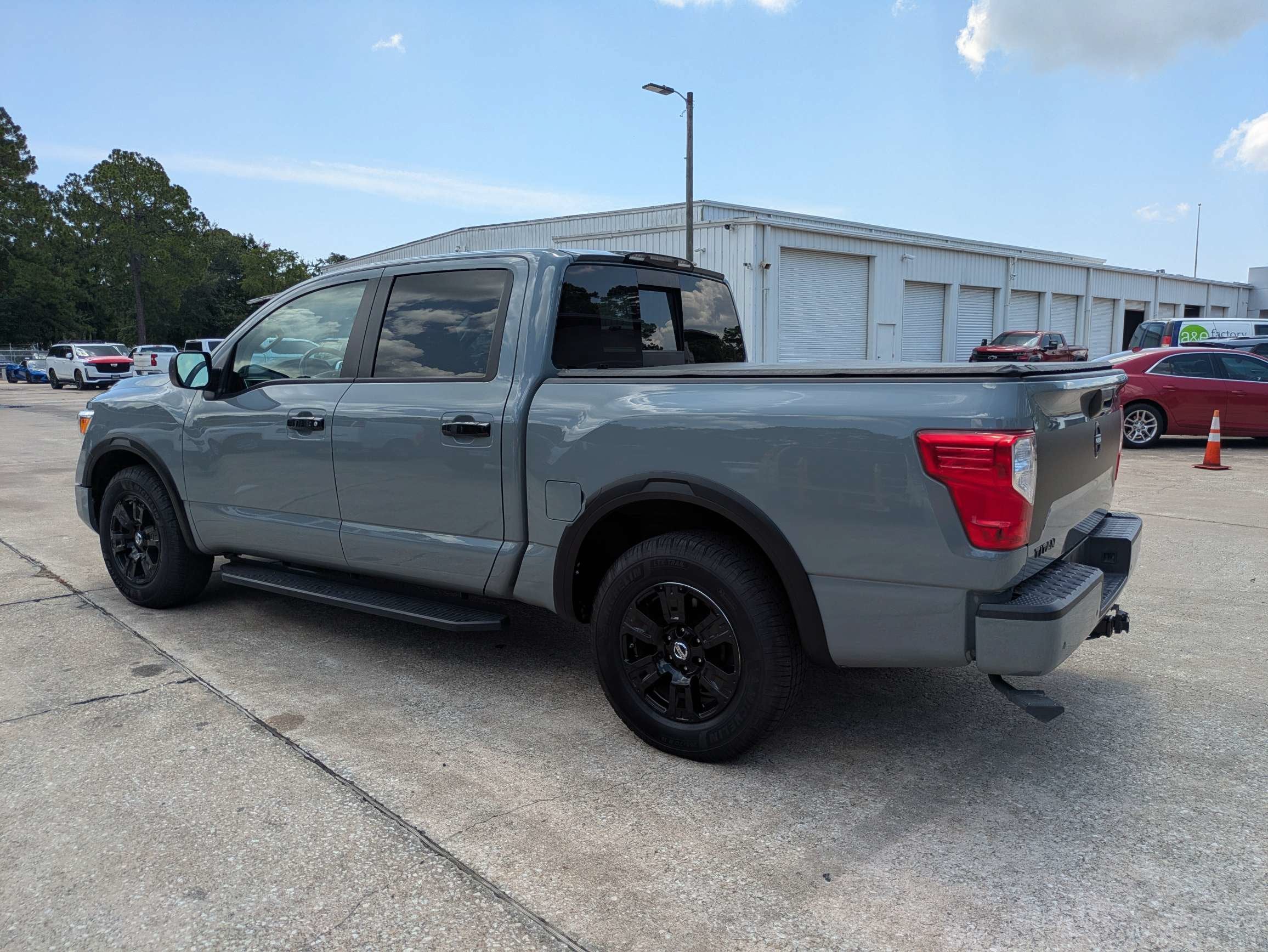 2021 Nissan Titan SV