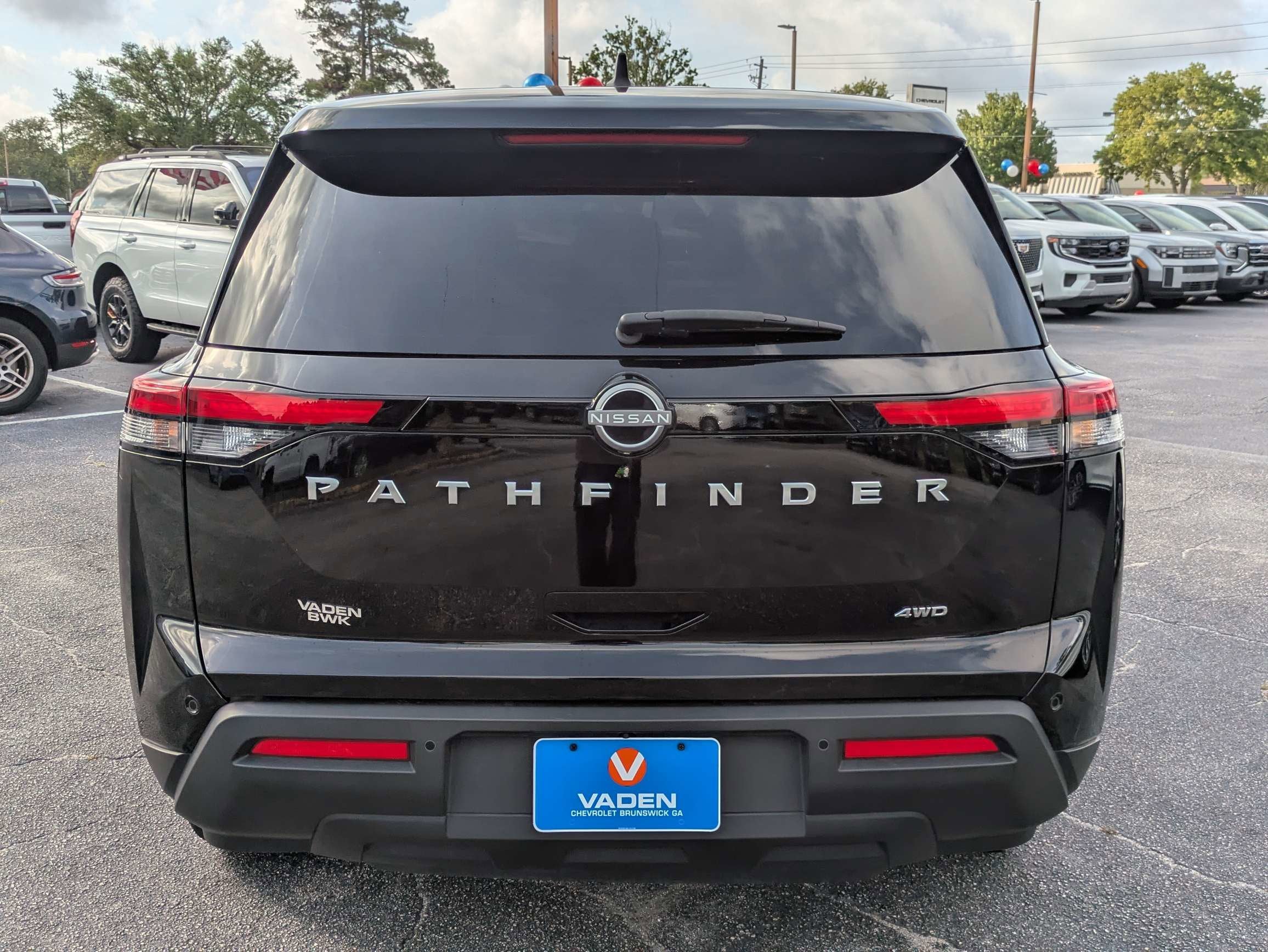 2024 Nissan Pathfinder S