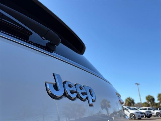 2023 Jeep Grand Cherokee L Laredo 4x2