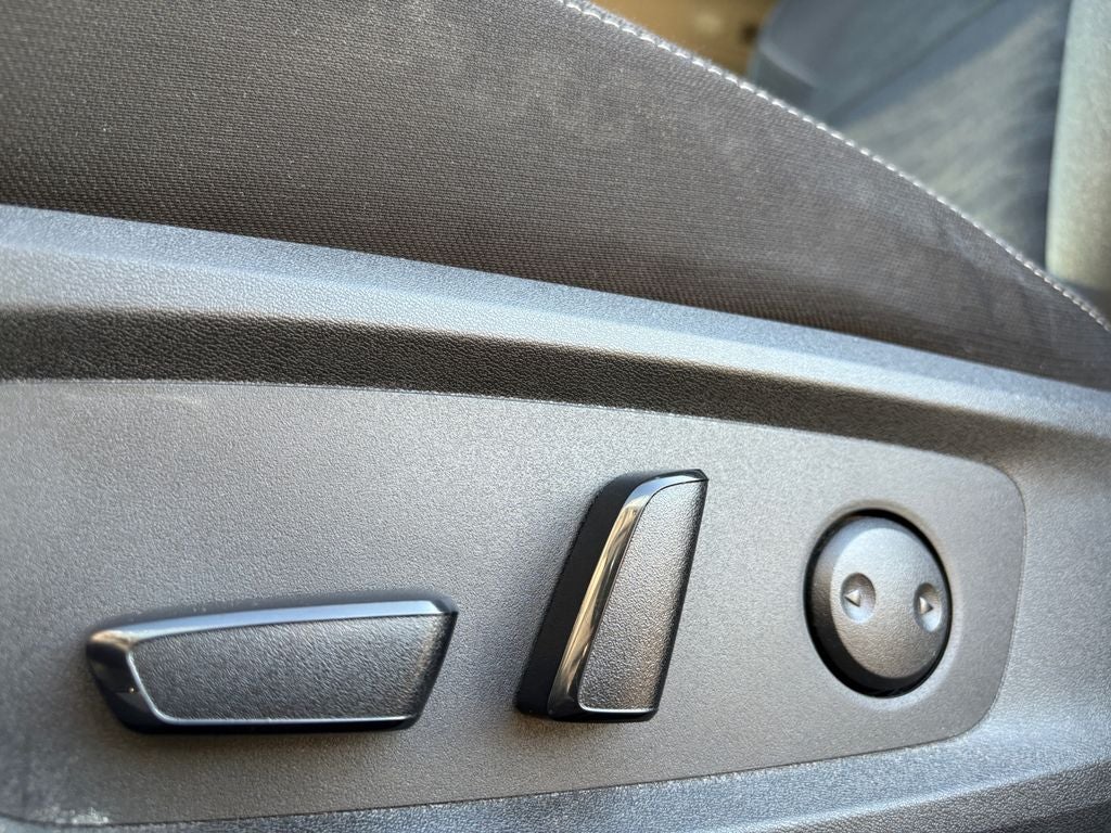 2025 Nissan Pathfinder SV FWD