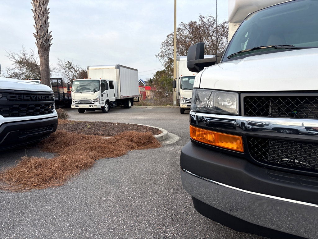2025 Chevrolet Express Cutaway 3500 1WT