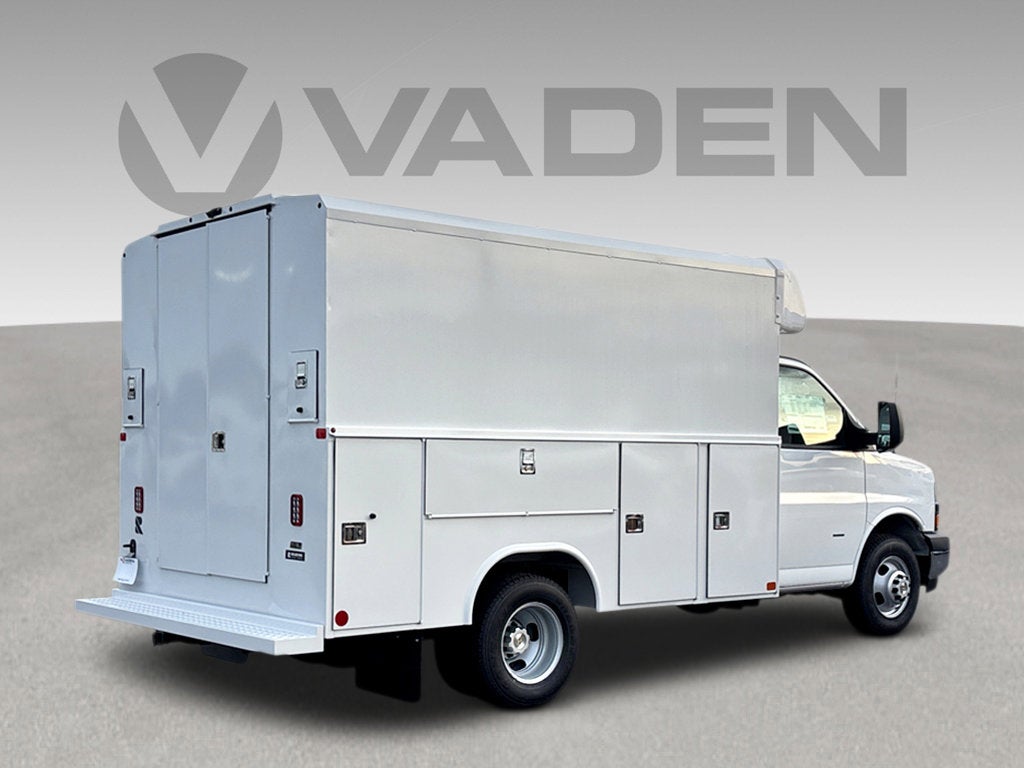 2025 Chevrolet Express Cutaway 3500 1WT
