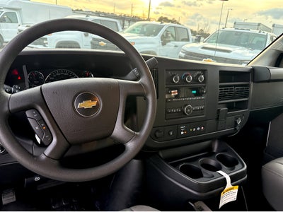 2025 Chevrolet Express Cutaway 3500 1WT