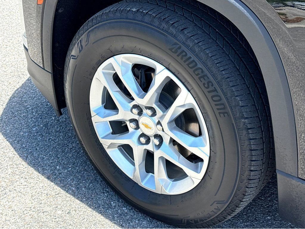 2023 Chevrolet Traverse LS - Photo 15
