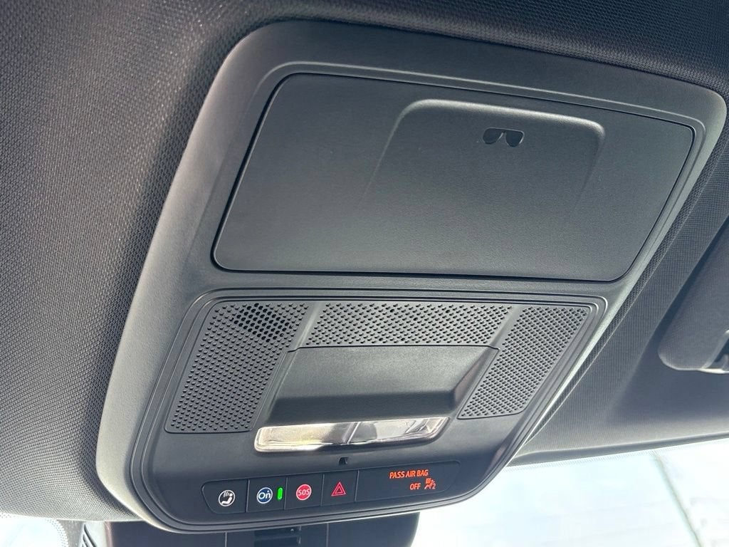 2027 Chevrolet Traverse LT - Photo 19