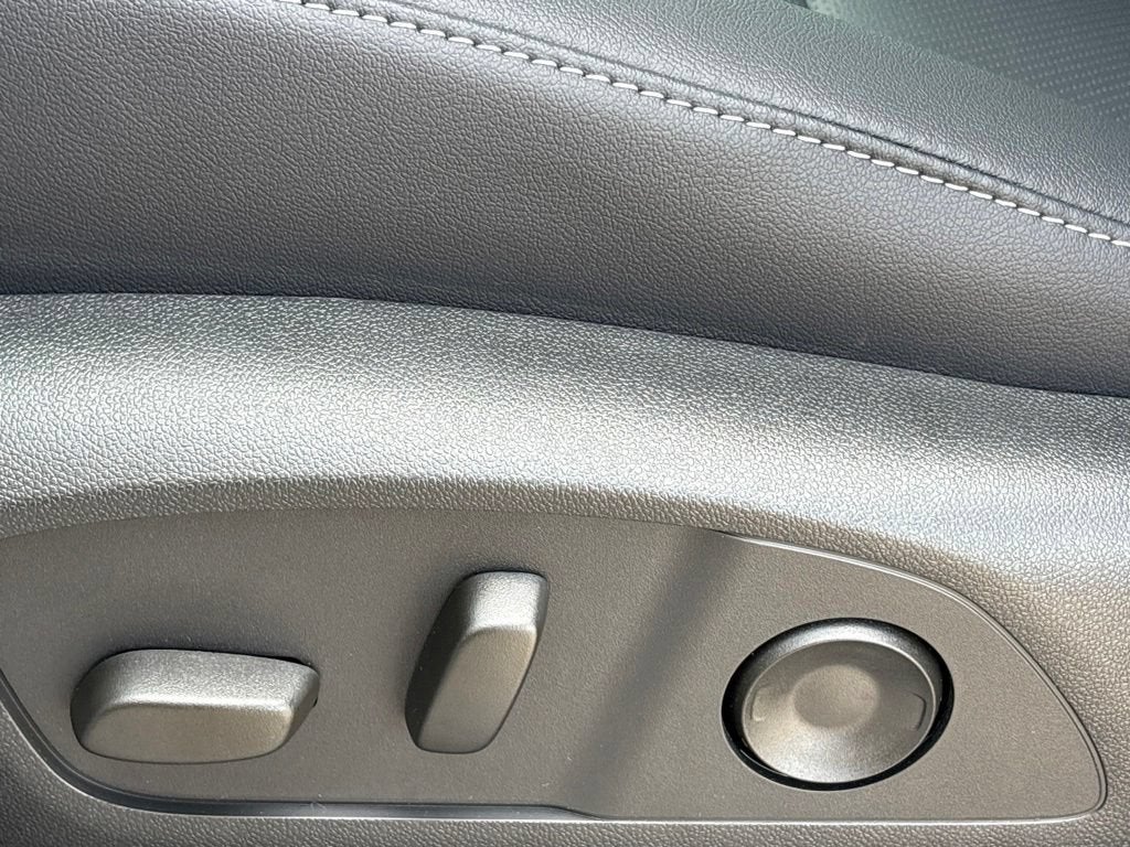 2027 Chevrolet Traverse LT - Photo 7