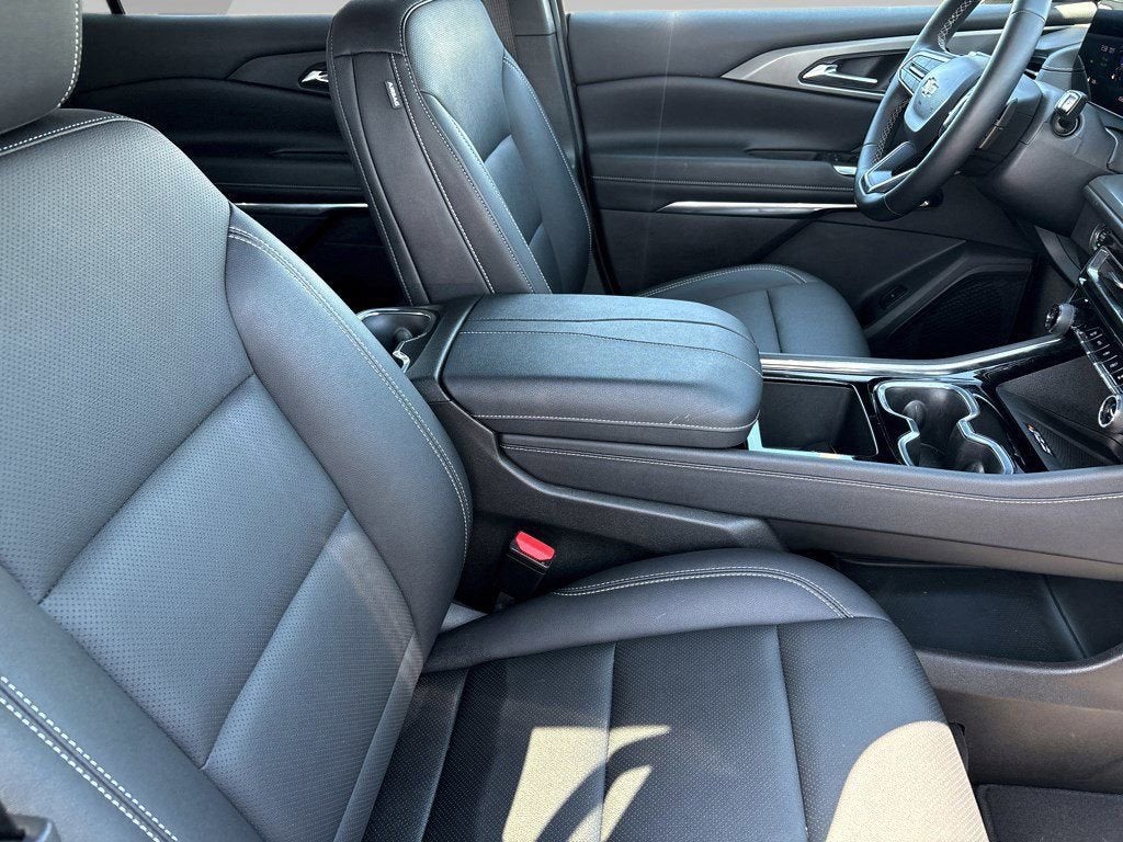 2025 Chevrolet Traverse LT - Photo 11