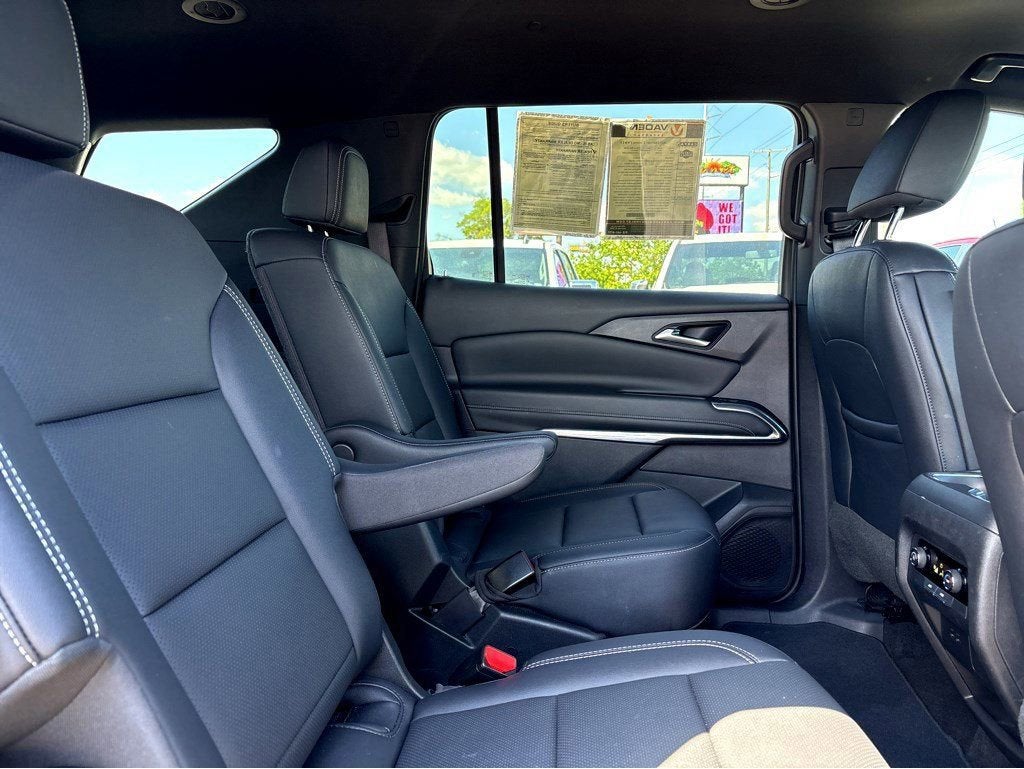 2025 Chevrolet Traverse LT - Photo 13