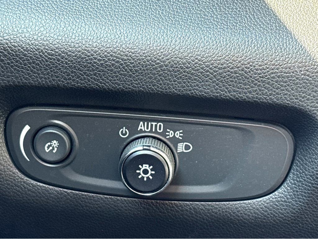 2023 Chevrolet Traverse 1LT - Photo 12