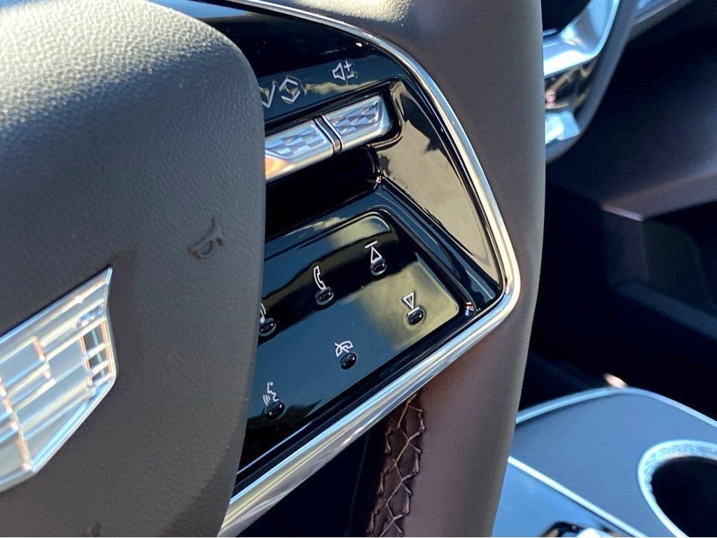 2024 Cadillac LYRIQ Luxury 2
