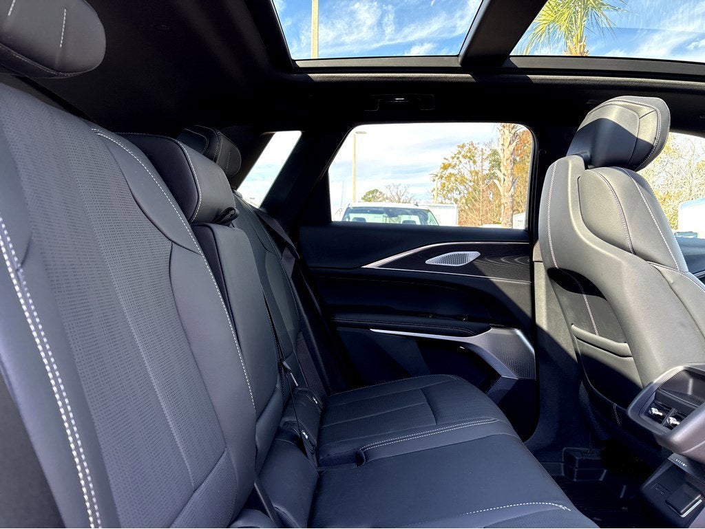 2024 Cadillac LYRIQ Sport 2