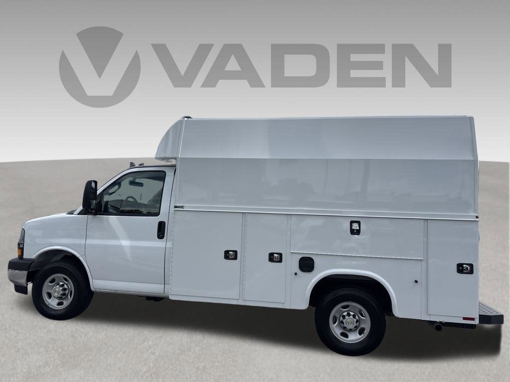 2026 Chevrolet Express Cutaway 3500 1WT