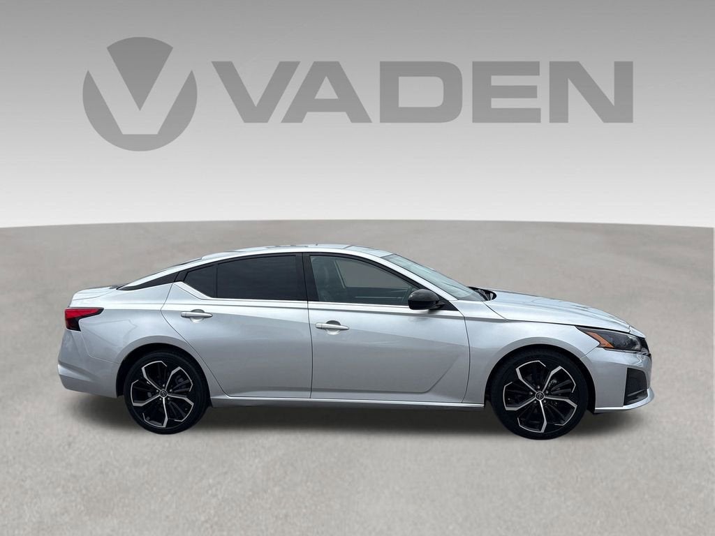 2024 Nissan Altima SR - Photo 24