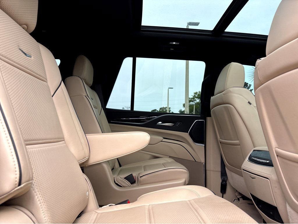 2023 Cadillac Escalade Premium Luxury - Photo 12
