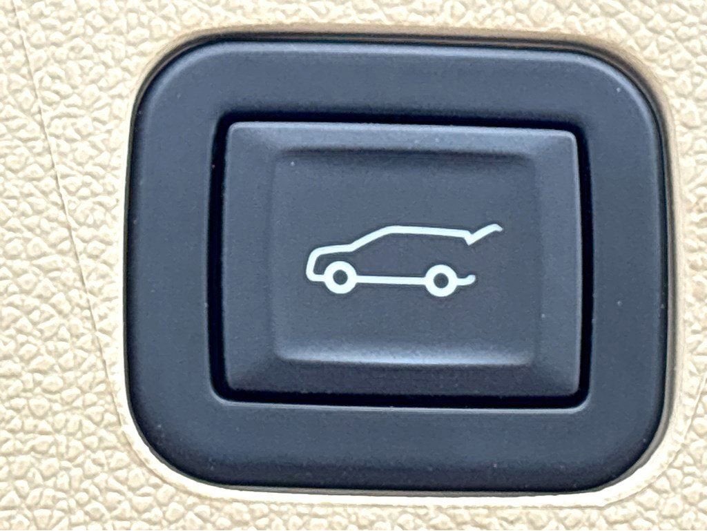 2023 Cadillac Escalade Premium Luxury - Photo 22