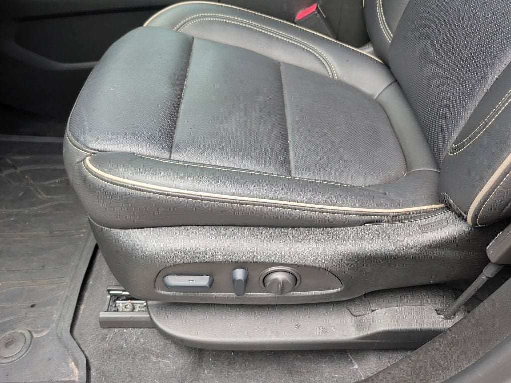2023 Chevrolet Traverse Base