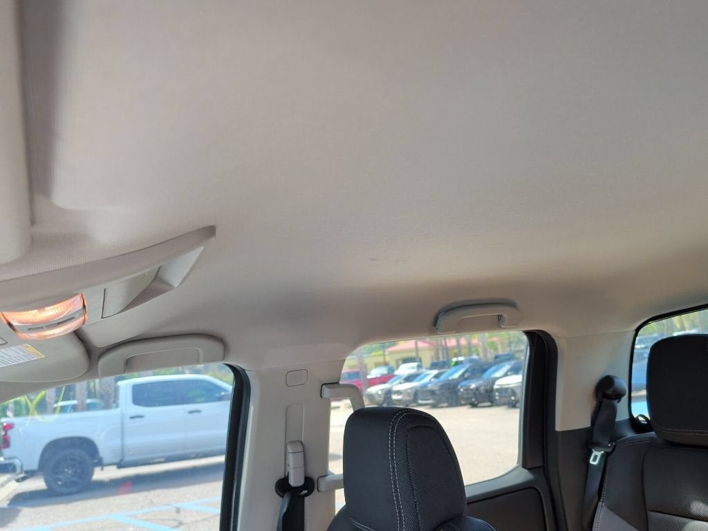 2025 Nissan Frontier Base