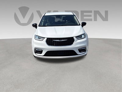 2024 Chrysler Pacifica Base