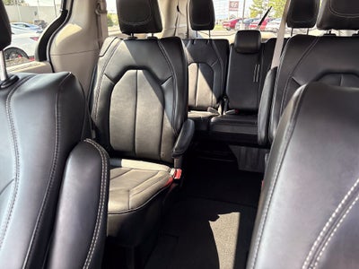 2024 Chrysler Pacifica Base