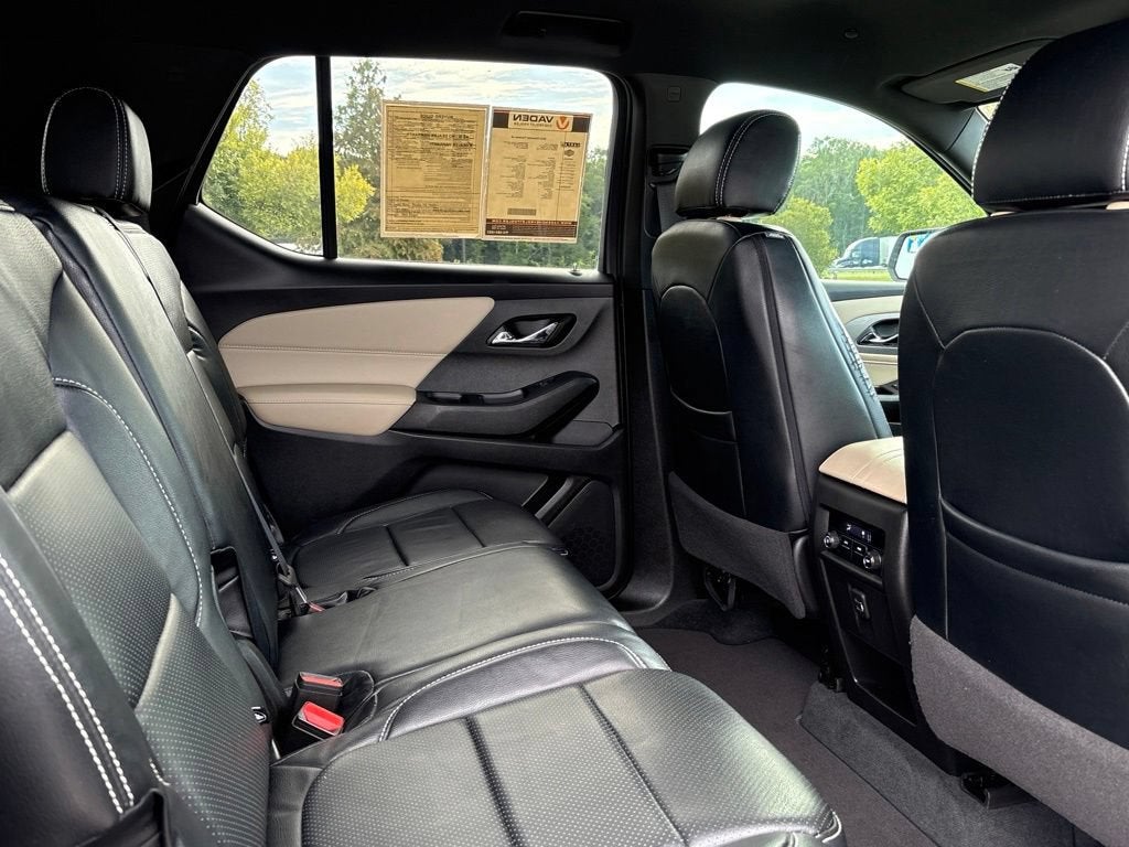 2022 Chevrolet Traverse Base