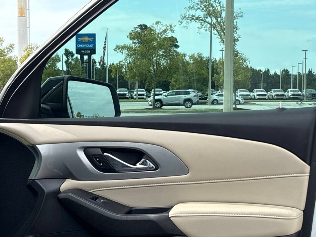 2022 Chevrolet Traverse Base