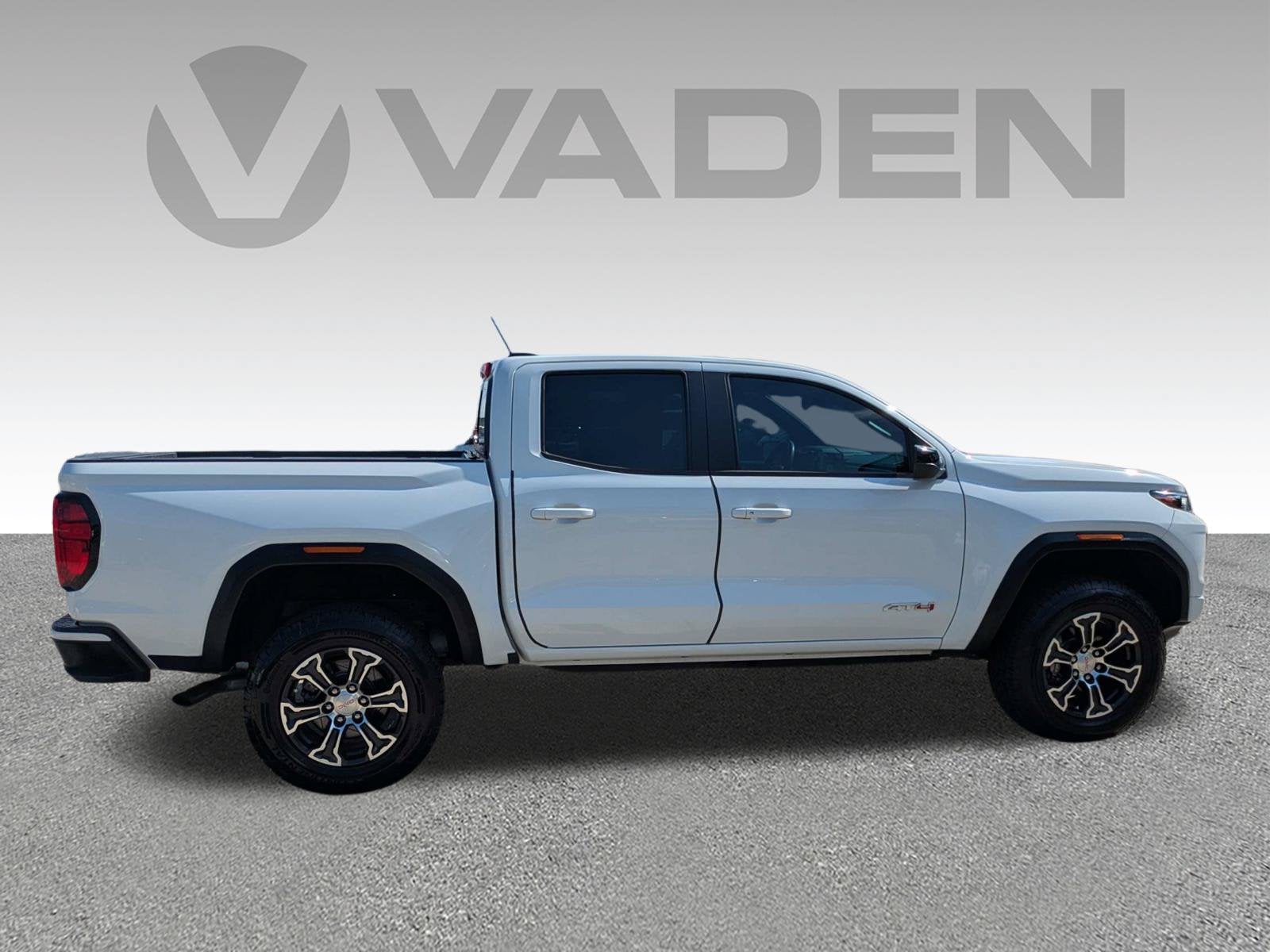2023 GMC Canyon AT4