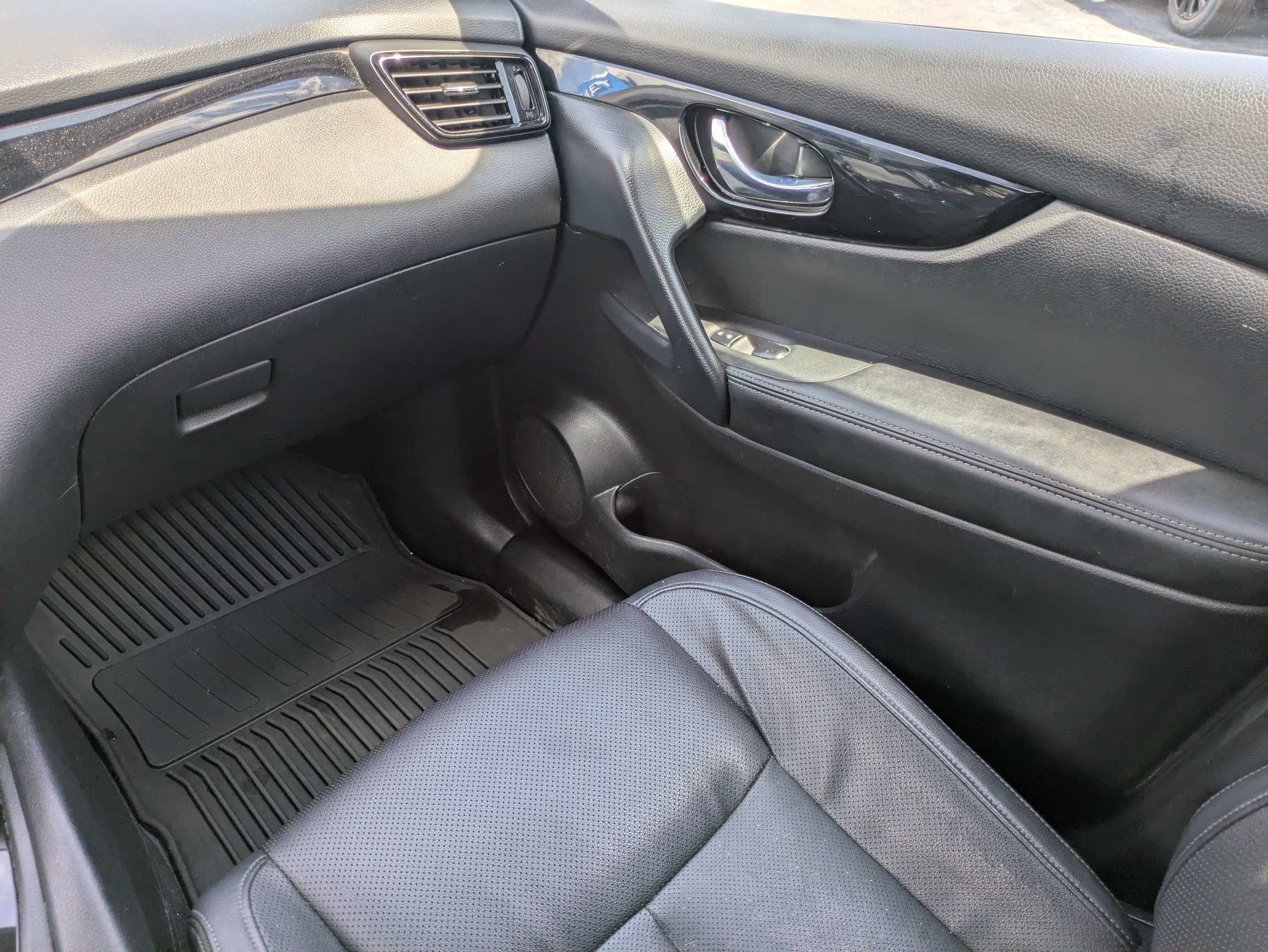 2022 Nissan Rogue Sport SL FWD Xtronic CVT