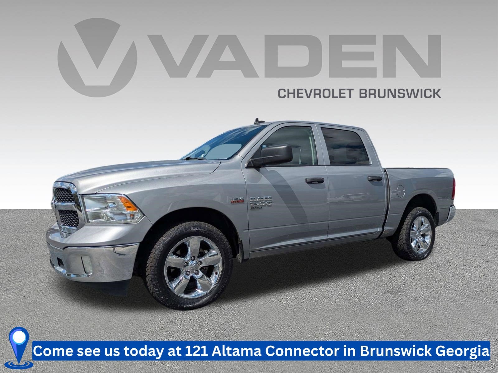 2022 RAM 1500 Classic Tradesman Crew Cab 4x4 5'7" Box