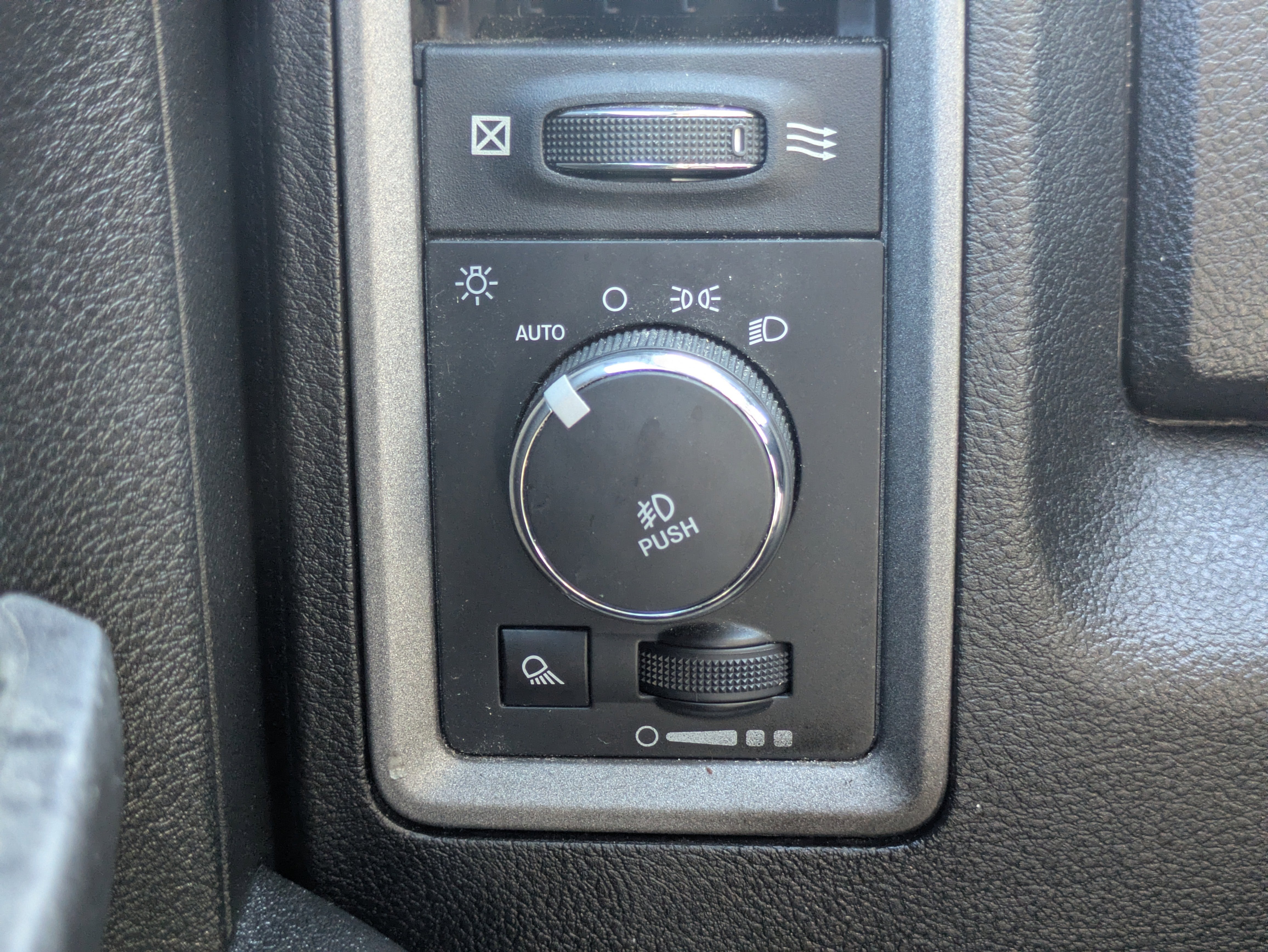 2022 RAM 1500 Classic Tradesman Crew Cab 4x4 5'7" Box