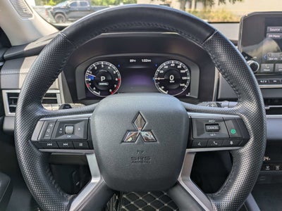 2024 Mitsubishi Outlander SE