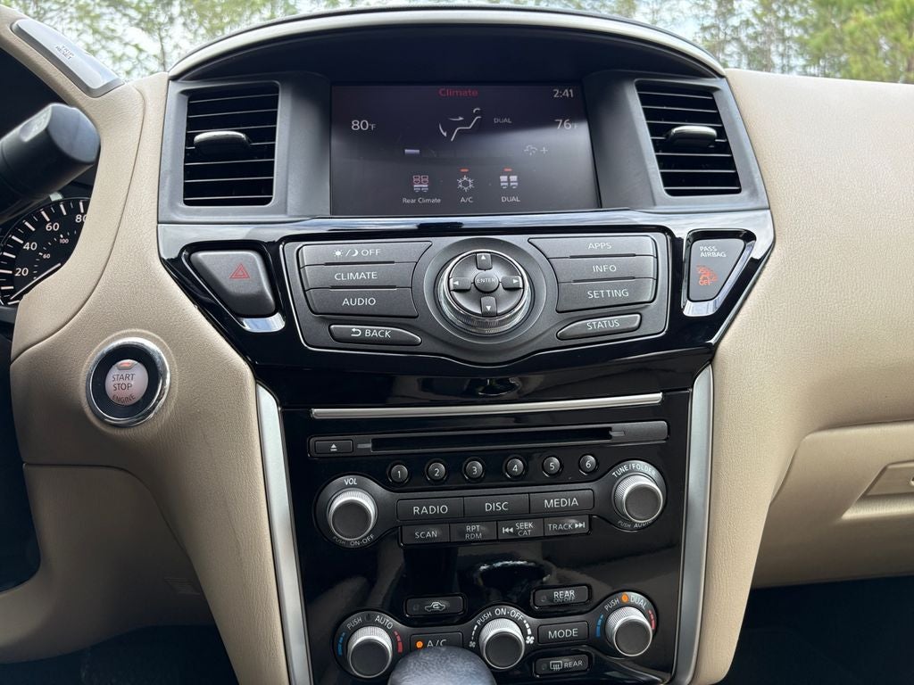 2017 Nissan Pathfinder SV